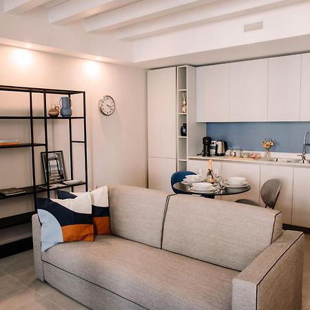 Elegant Beige Apartment - 5 Minutes From The Lake Como Exterior photo