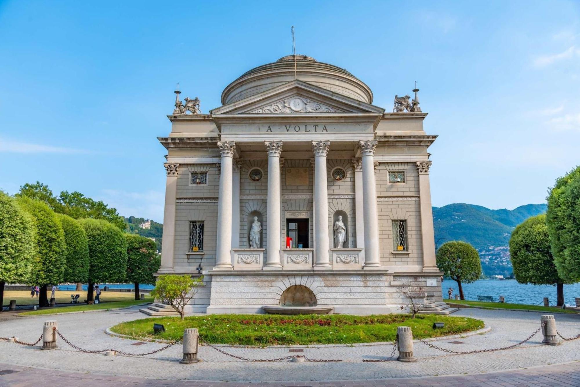 Elegant Beige Apartment - 5 Minutes From The Lake Como Exterior photo