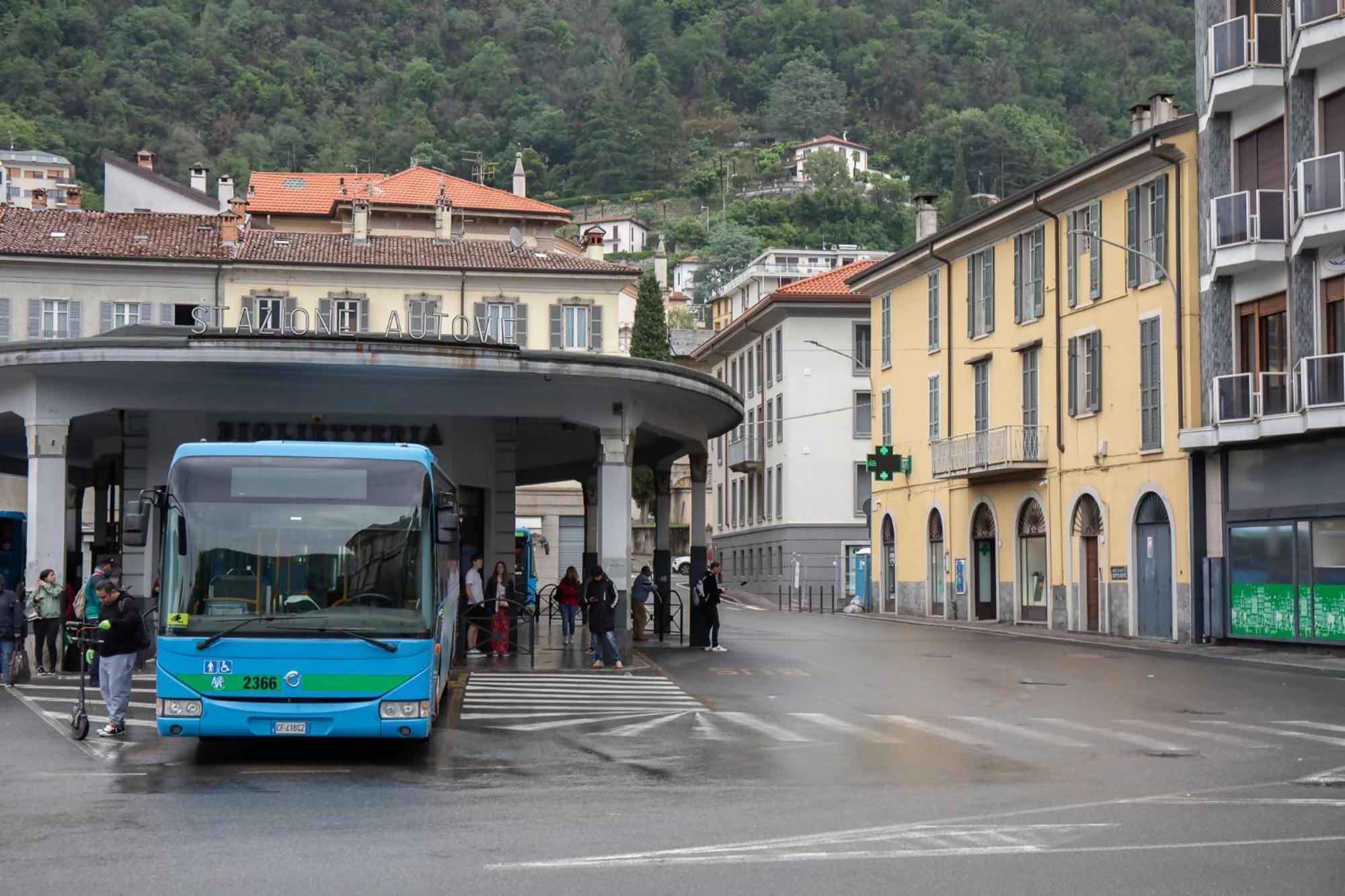 Elegant Beige Apartment - 5 Minutes From The Lake Como Exterior photo