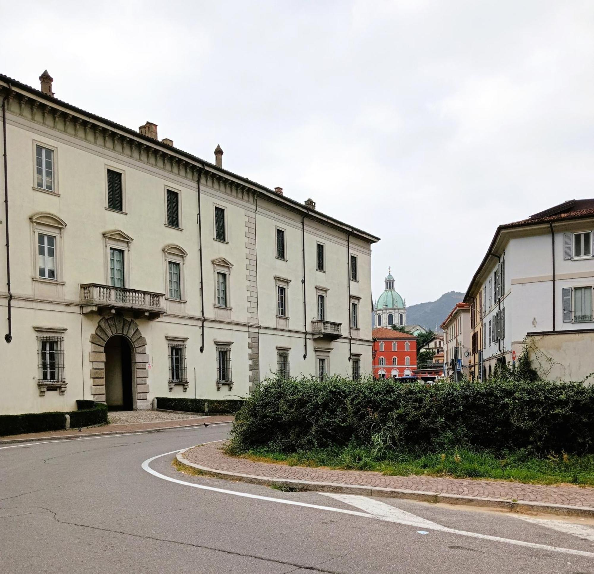 Elegant Beige Apartment - 5 Minutes From The Lake Como Exterior photo