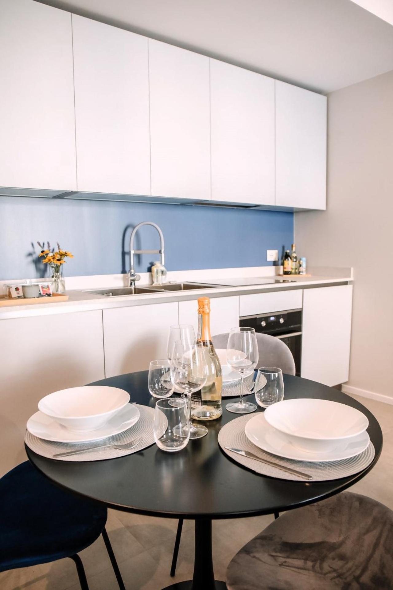 Elegant Beige Apartment - 5 Minutes From The Lake Como Exterior photo